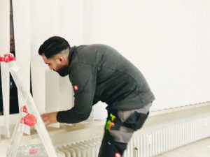 ELMORA Bau GmbH realisiert stilvolle Lamellenvorhang-Montage in Bornheim ...